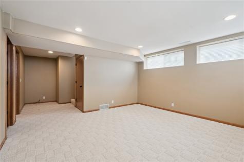 2385 Wolf Creek Trail Hiawatha IA 52233