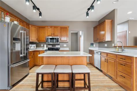 2385 Wolf Creek Trail Hiawatha IA 52233