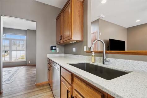 2385 Wolf Creek Trail Hiawatha IA 52233