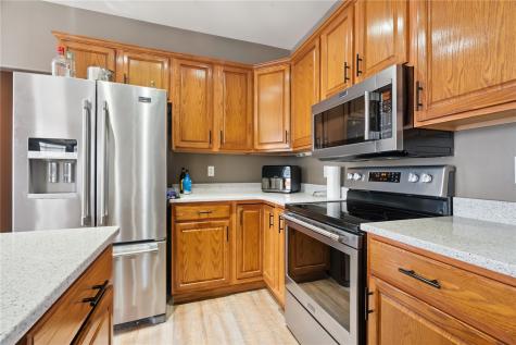 2385 Wolf Creek Trail Hiawatha IA 52233