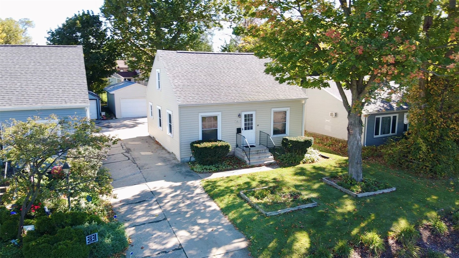 Cedar Rapids IA, 3827 C Avenue NE