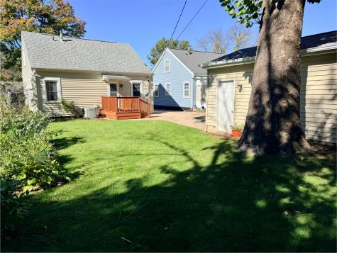 3827 C Avenue NE Cedar Rapids IA 52402