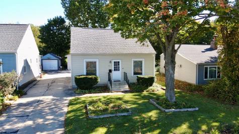 3827 C Avenue NE Cedar Rapids IA 52402