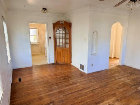 3827 C Avenue NE Cedar Rapids IA 52402
