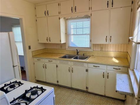 3827 C Avenue NE Cedar Rapids IA 52402