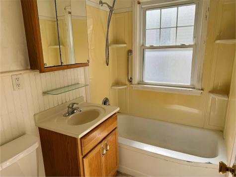 3827 C Avenue NE Cedar Rapids IA 52402