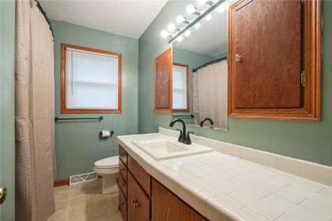 1725 Country Club Drive Marion IA 52302