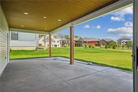 702 Lakeview Tiffin IA 52340