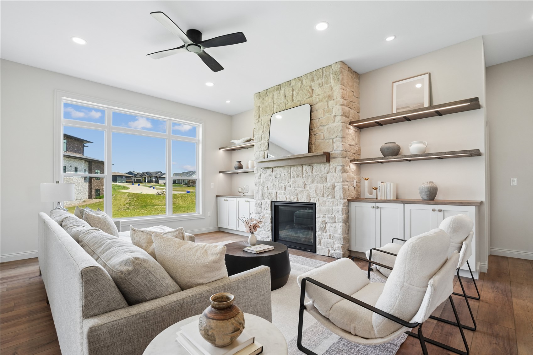 702 Lakeview Tiffin IA 52340