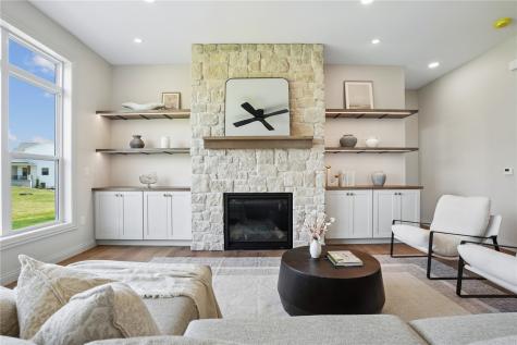 702 Lakeview Tiffin IA 52340