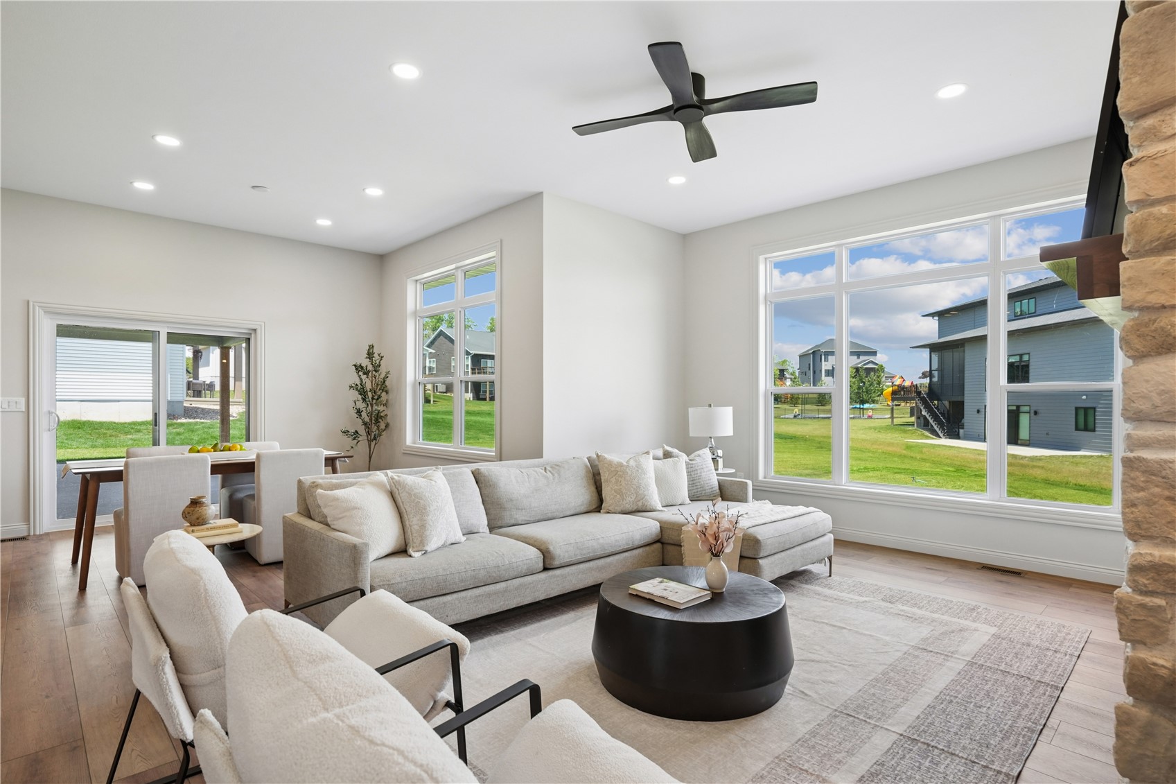 702 Lakeview Tiffin IA 52340