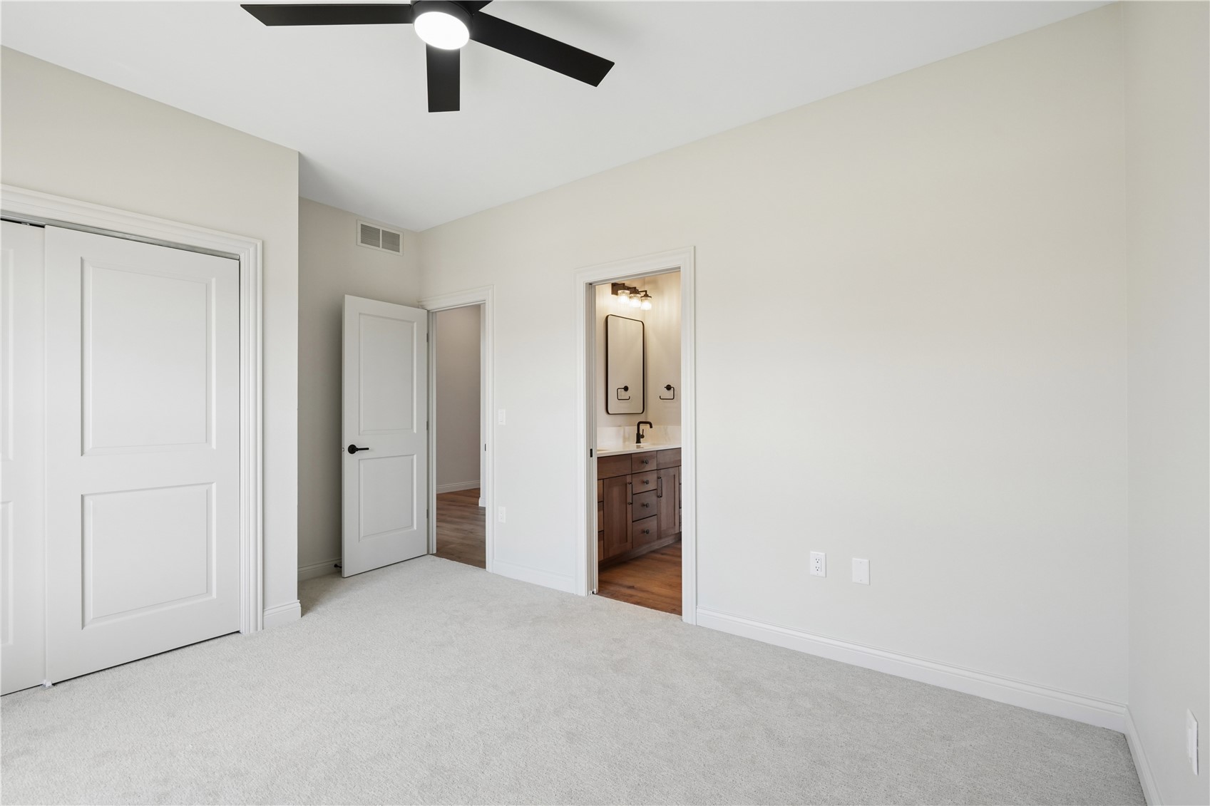 702 Lakeview Tiffin IA 52340