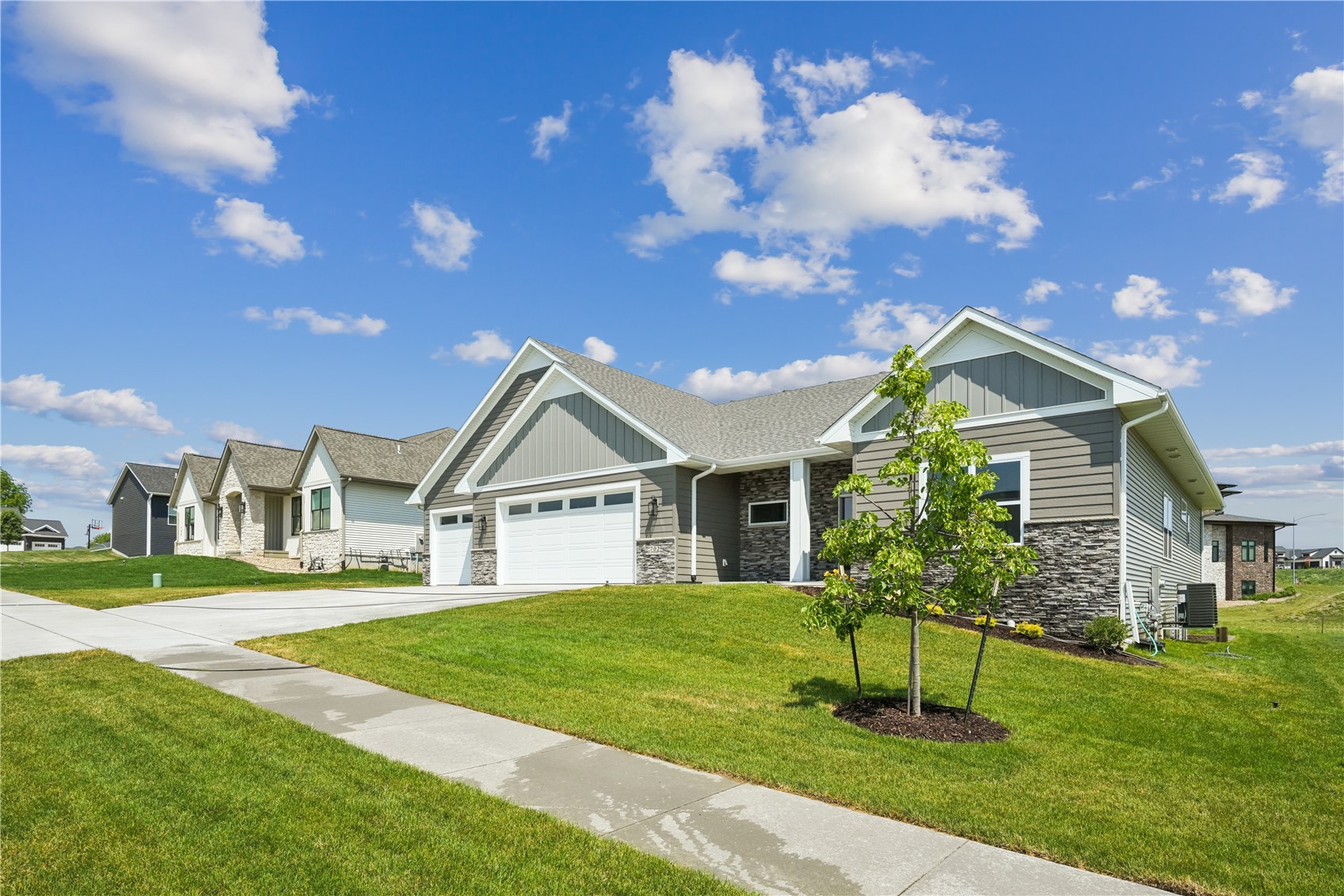 702 Lakeview Tiffin IA 52340