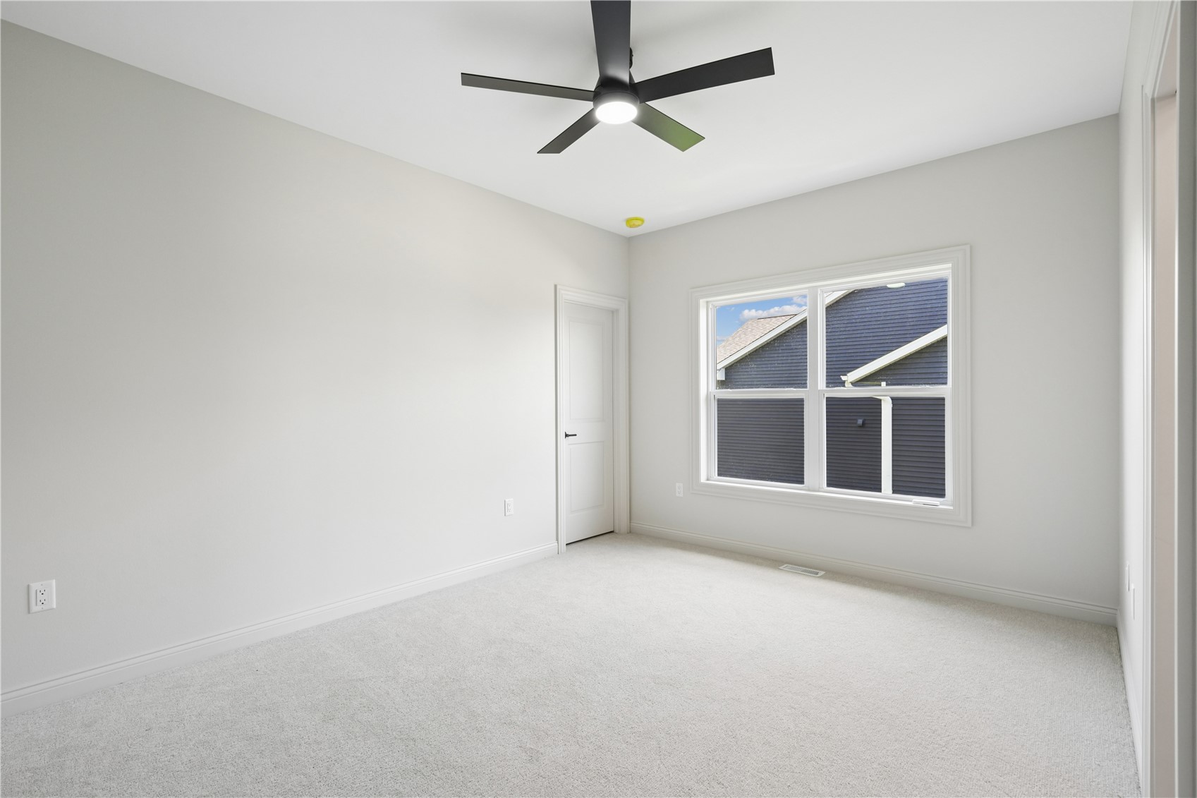 702 Lakeview Tiffin IA 52340