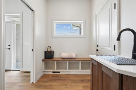 702 Lakeview Tiffin IA 52340