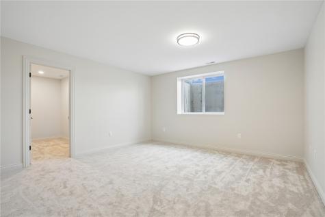 702 Lakeview Tiffin IA 52340