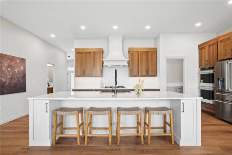 702 Lakeview Tiffin IA 52340