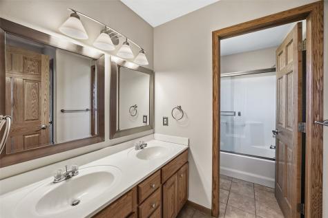 6060 Wayside Circle Cedar Rapids IA 52411