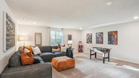 2794 Cecelia Drive Hiawatha IA 52233