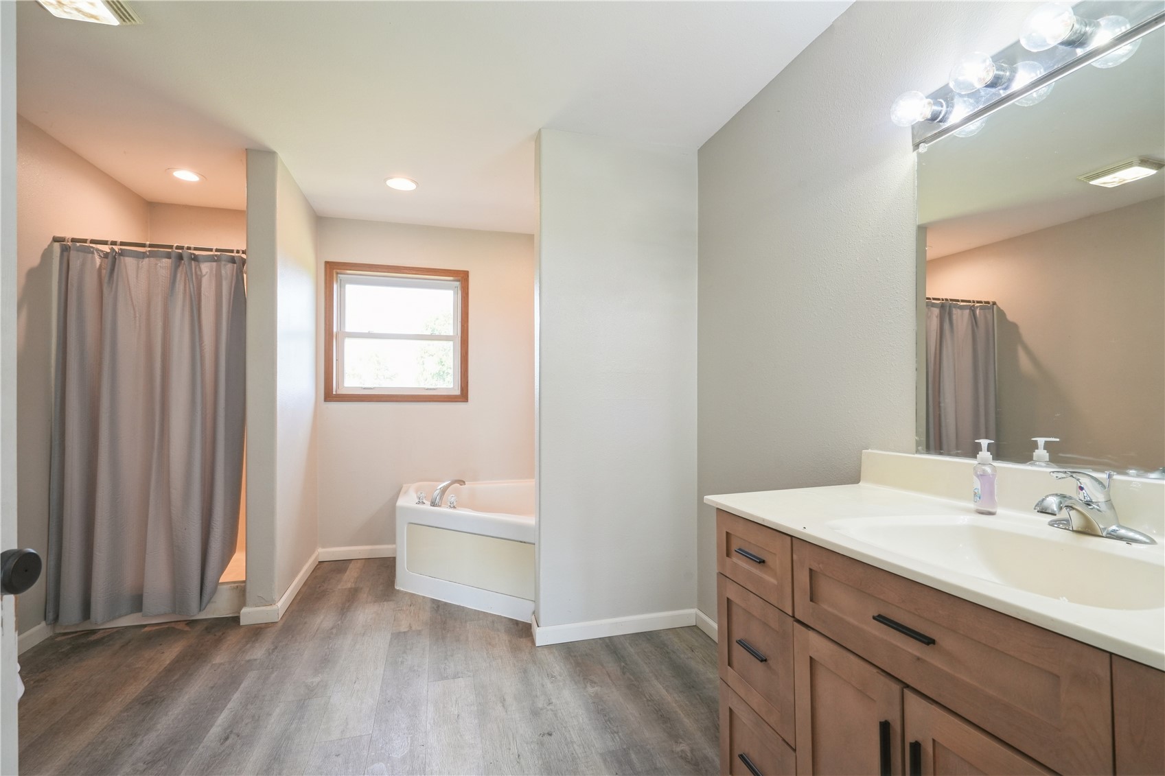 3699 Highway 13 Marion IA 52302