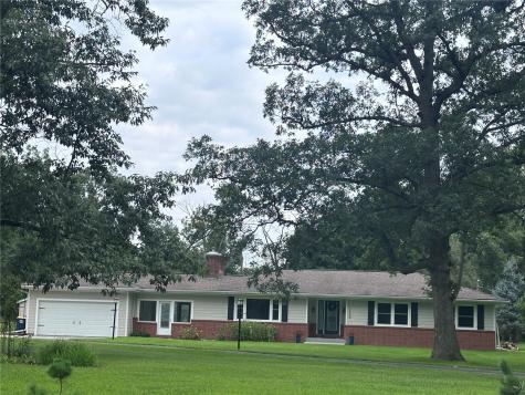 1400 E Knoll Drive Robins IA 52328