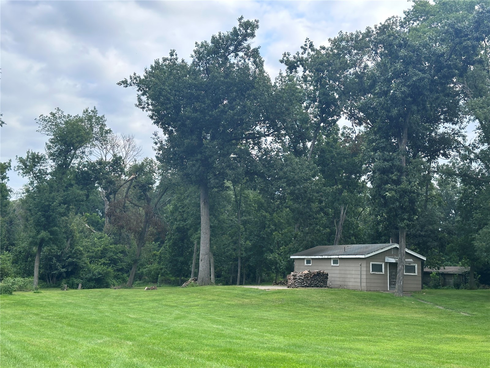 1400 E Knoll Drive Robins IA 52328