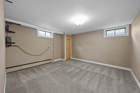 1400 E Knoll Drive Robins IA 52328