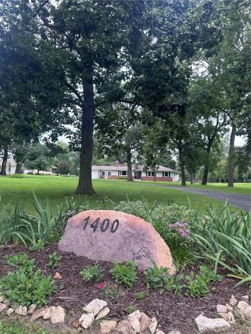 1400 E Knoll Drive Robins IA 52328