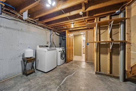 1400 E Knoll Drive Robins IA 52328