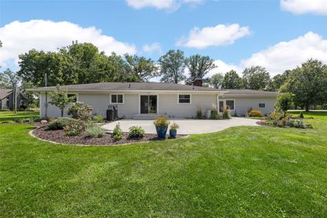1400 E Knoll Drive Robins IA 52328