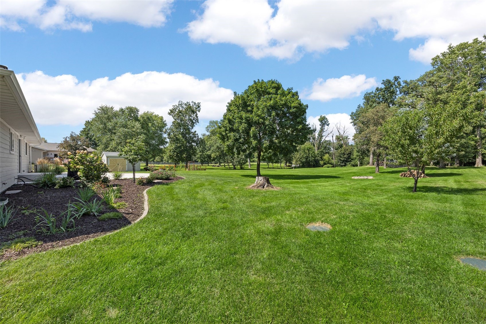 1400 E Knoll Drive Robins IA 52328