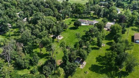 1400 E Knoll Drive Robins IA 52328
