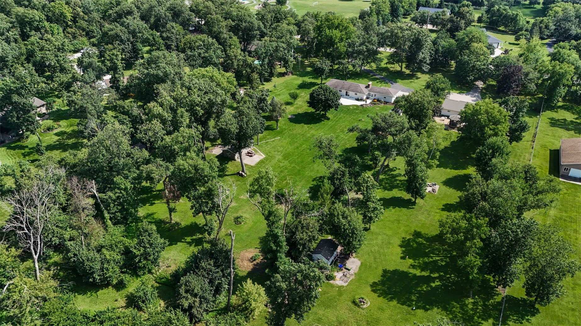 1400 E Knoll Drive Robins IA 52328