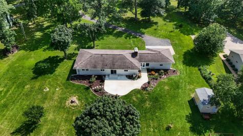 1400 E Knoll Drive Robins IA 52328