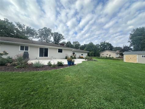 1400 E Knoll Drive Robins IA 52328