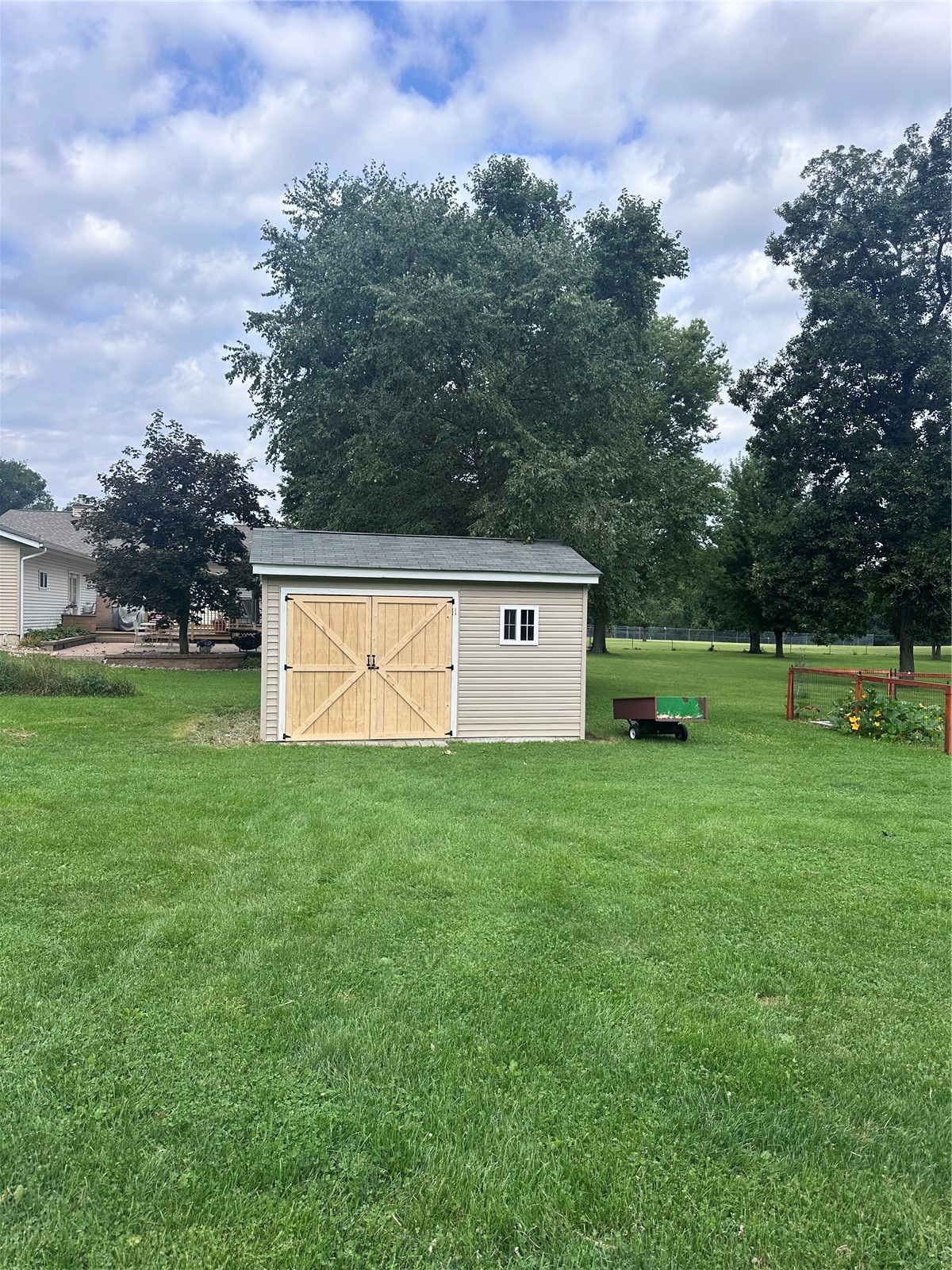 1400 E Knoll Drive Robins IA 52328