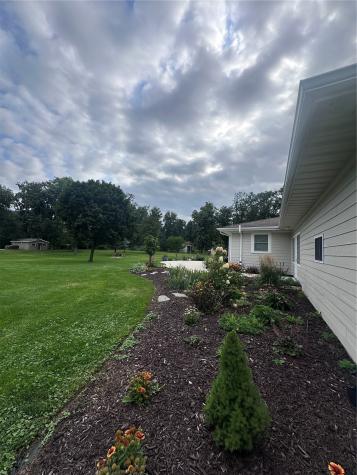 1400 E Knoll Drive Robins IA 52328