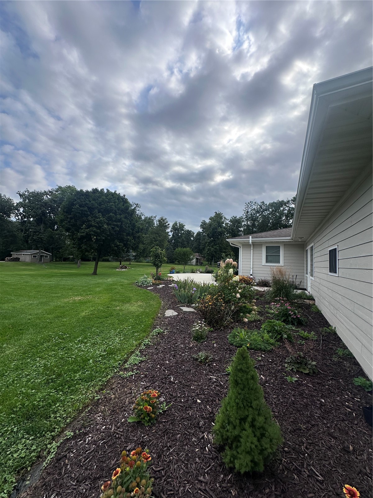 1400 E Knoll Drive Robins IA 52328