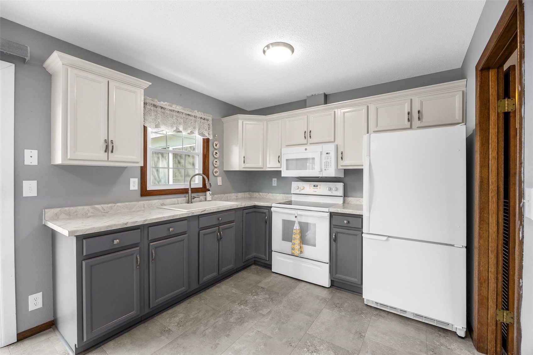 5025 Pine Grove Drive NE Cedar Rapids IA 52402