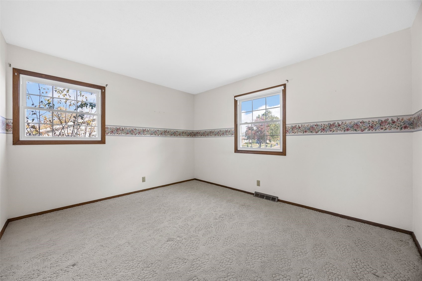 5025 Pine Grove Drive NE Cedar Rapids IA 52402