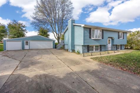 5025 Pine Grove Drive NE Cedar Rapids IA 52402