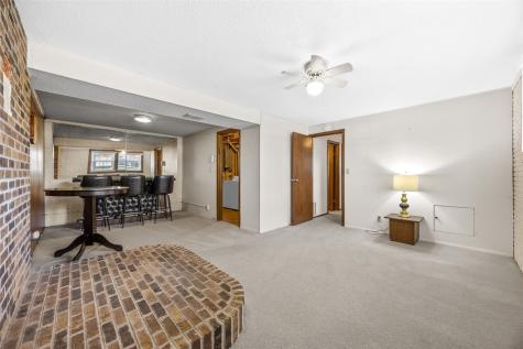 5025 Pine Grove Drive NE Cedar Rapids IA 52402