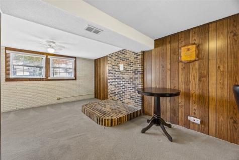 5025 Pine Grove Drive NE Cedar Rapids IA 52402