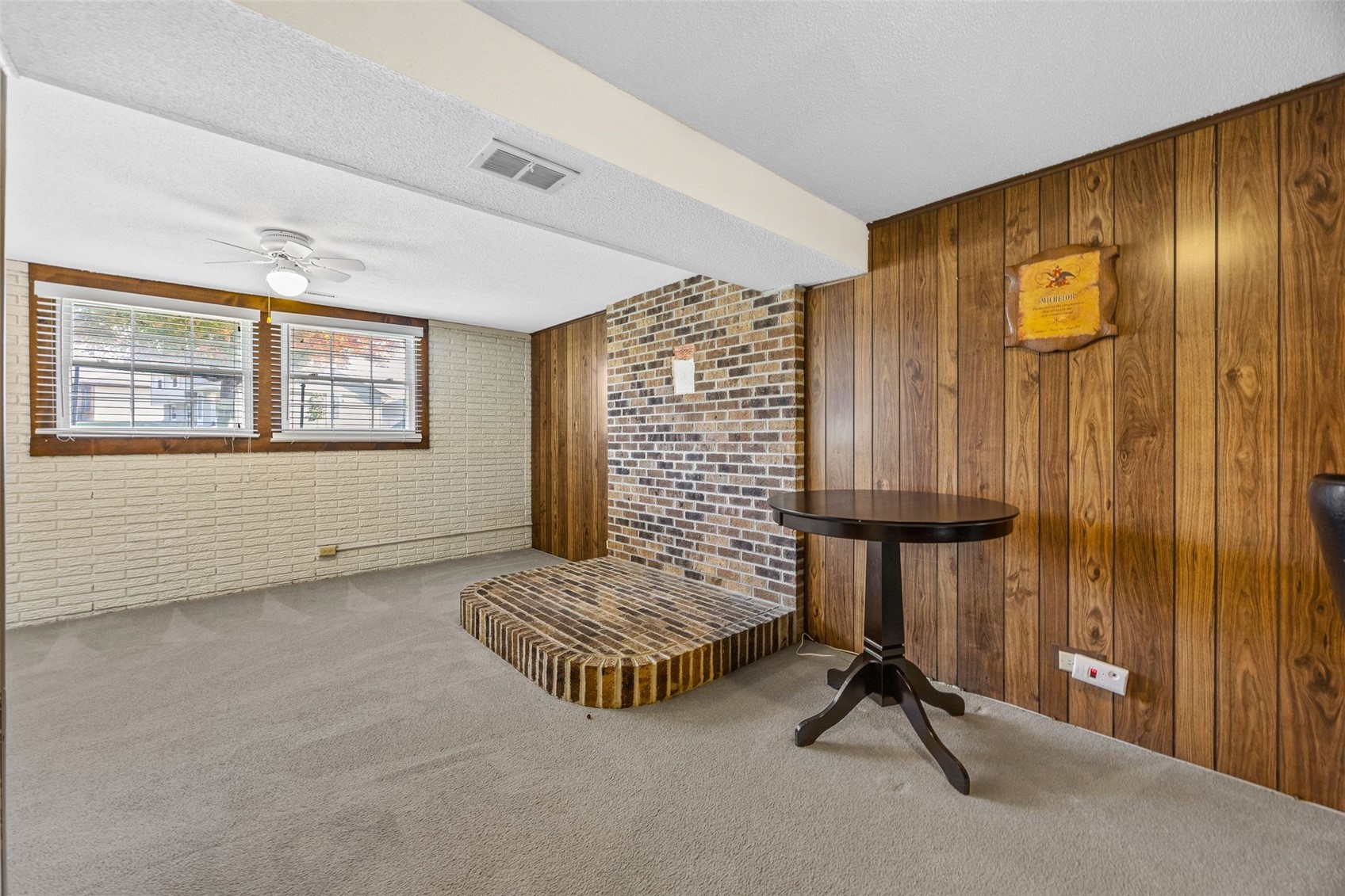 5025 Pine Grove Drive NE Cedar Rapids IA 52402