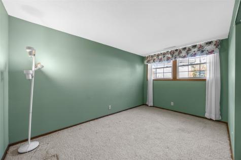 5025 Pine Grove Drive NE Cedar Rapids IA 52402