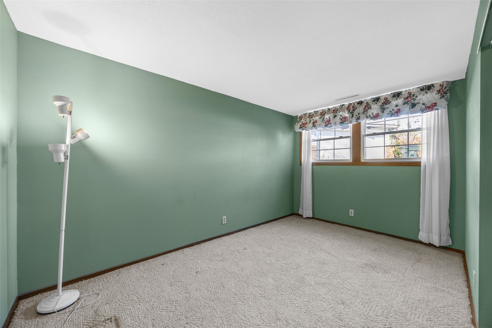5025 Pine Grove Drive NE Cedar Rapids IA 52402