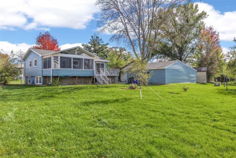 5025 Pine Grove Drive NE Cedar Rapids IA 52402