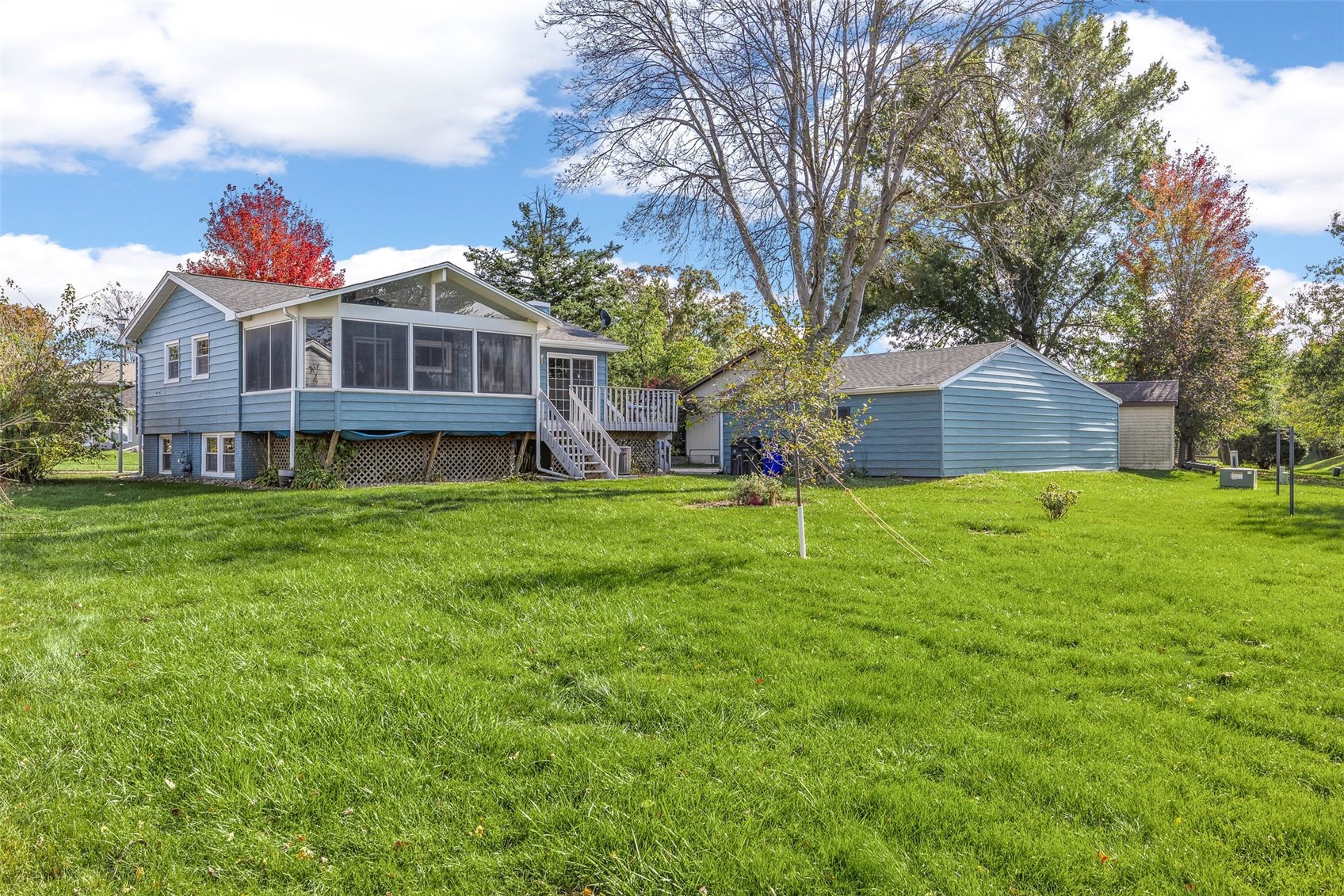 5025 Pine Grove Drive NE Cedar Rapids IA 52402