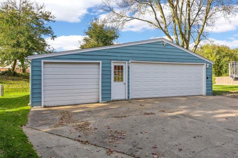 5025 Pine Grove Drive NE Cedar Rapids IA 52402