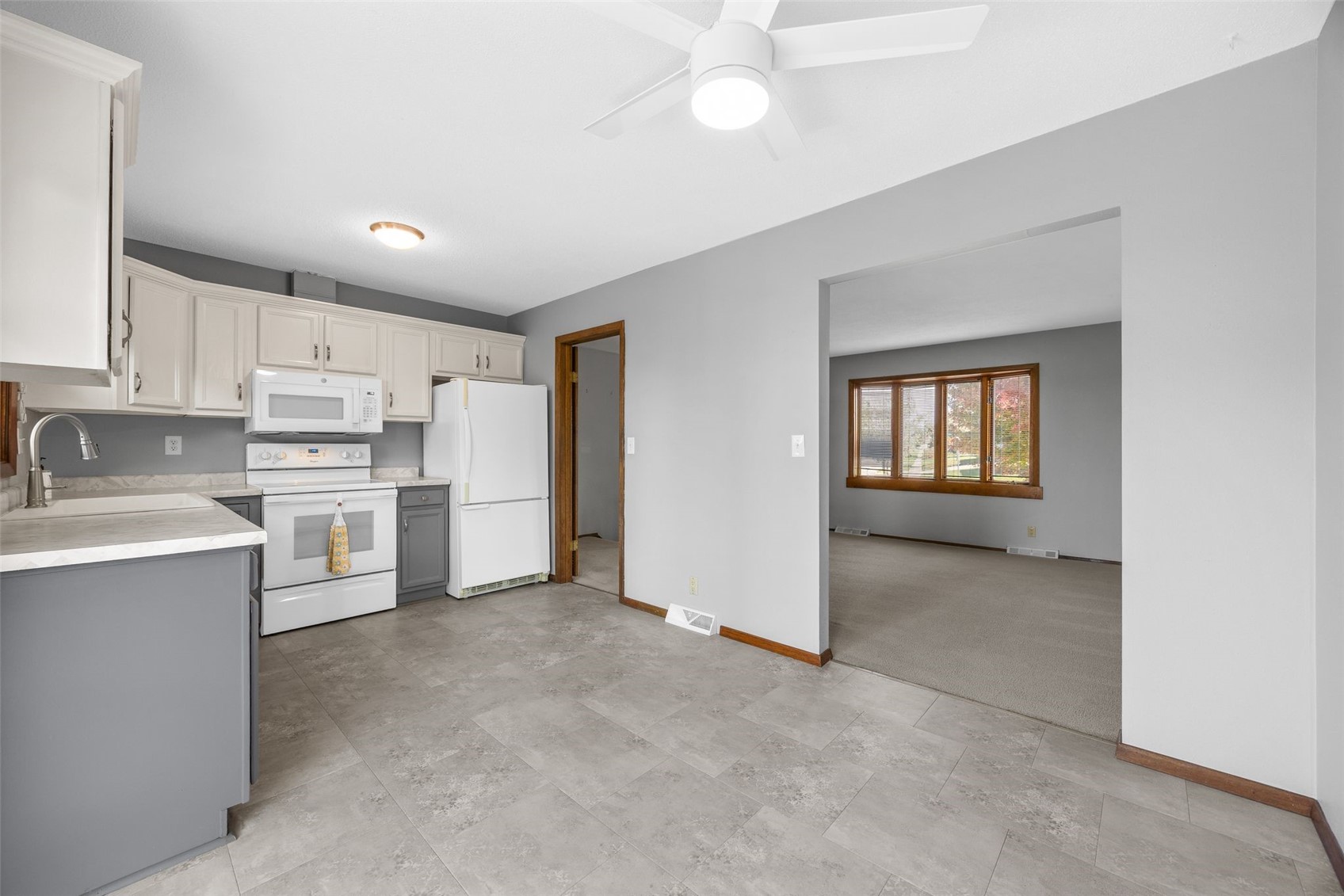 5025 Pine Grove Drive NE Cedar Rapids IA 52402